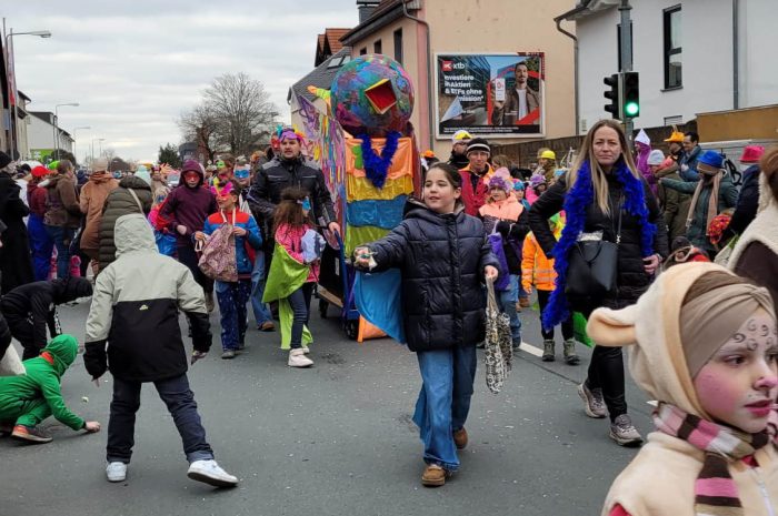 Die Turnabteilung des TV 1860 Hofheim beim Faschingsumzug stark vertreten